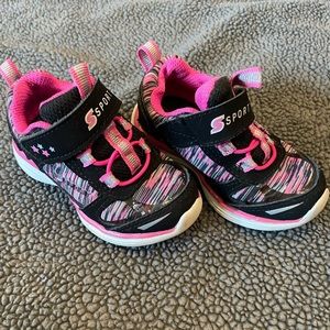 Ssport girls tennis shoes. Size 5